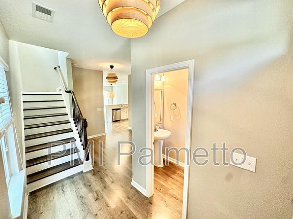 5th image of 117 Weeping Oak Ln