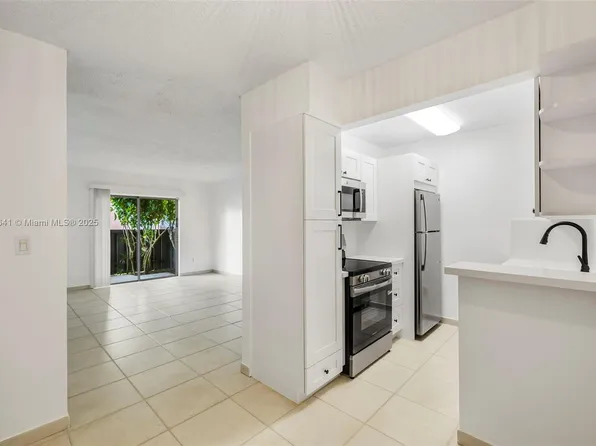 10780 N Kendall Dr APT E11, Miami, FL 33176