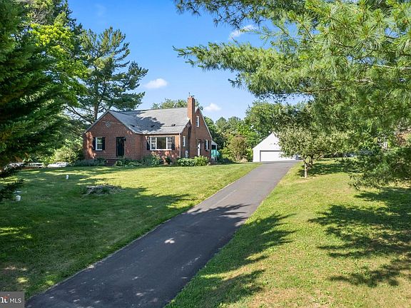 3rd image of 2311 Daniels Rd