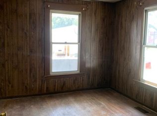 111 Walnut St, Man, WV 25635