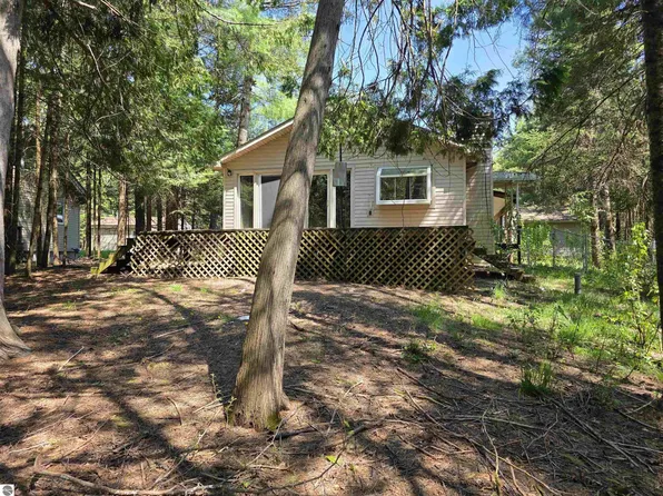12506 E Shore Dr, Millersburg, MI 49759