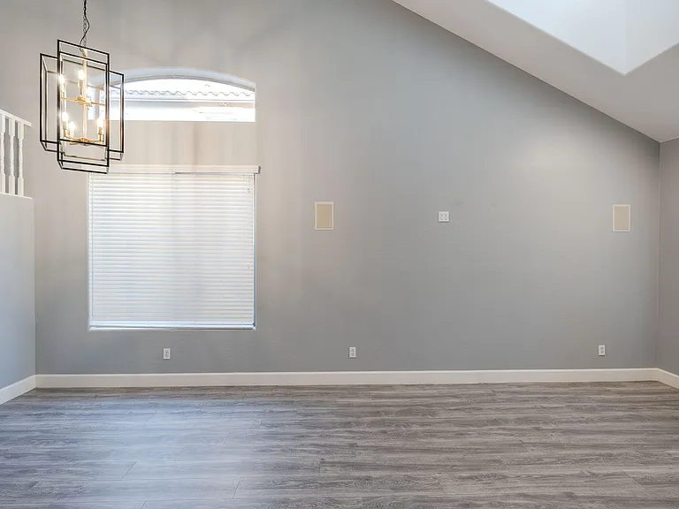 1546 E Nightingale Ln — Photo 6