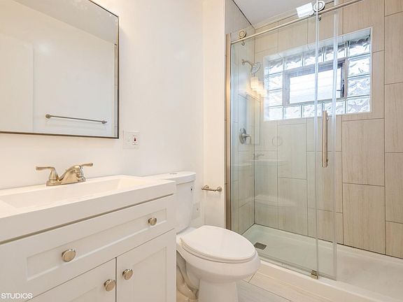 5th image of 2623 W Arthur Ave #2