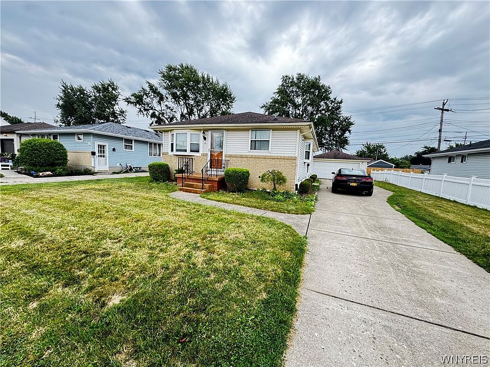1st image of 13 Satinwood Dr