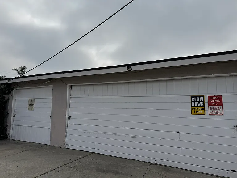 Garage (1 car garage on the left)