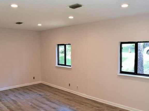 3rd image of 2626 Faversham Dr