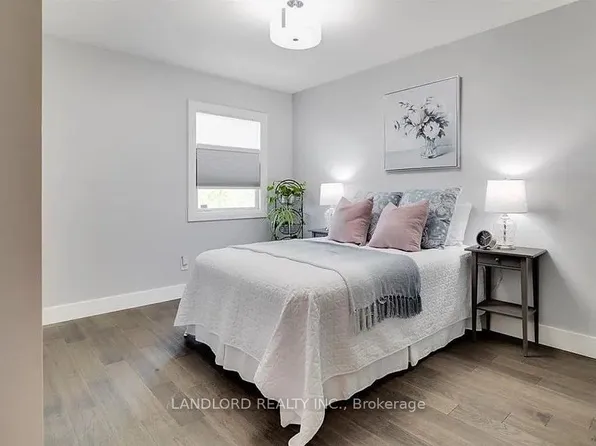 26 Poplar Dr #3, Cambridge, ON N3C 4A3