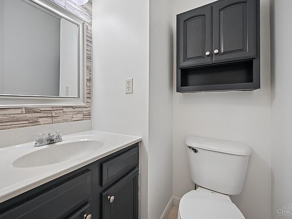 4th image of 3 Meadowlane Dr