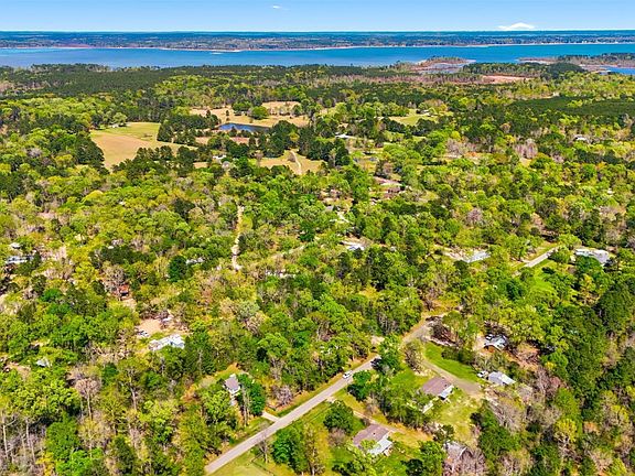 4th image of 220 Rustic Ln