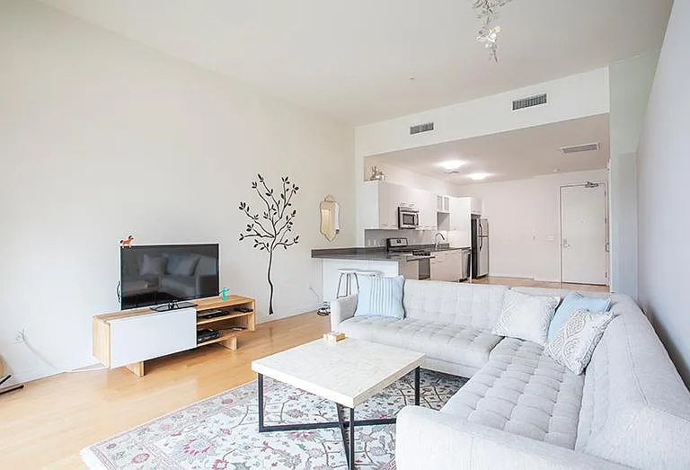 238 S Arroyo Pkwy #312 — Photo 3