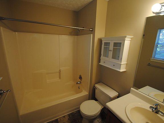 5th image of 504 Bluff Ct