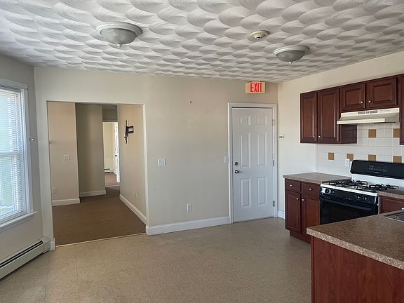 5th image of 585 Main St Unit 2B