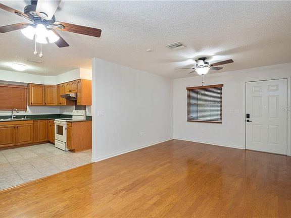 3rd image of 885 Liskeard Ave