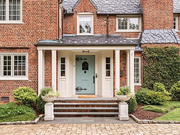 3rd image of 5 Greenway Ln