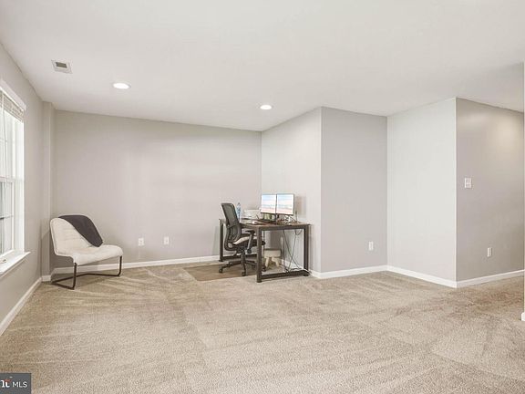 4th image of 159 Village Green Ln