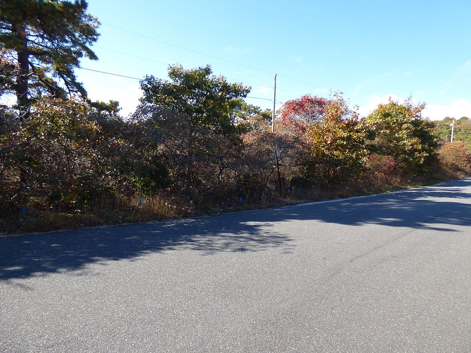 1st image of 12 Napeague Ln