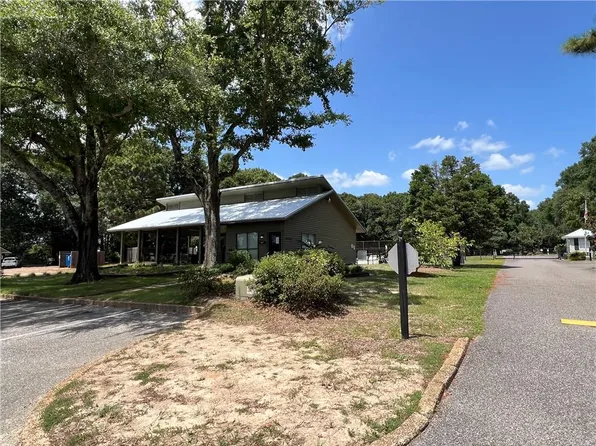 225 Riverbend Dr #225, Mobile, AL 36605