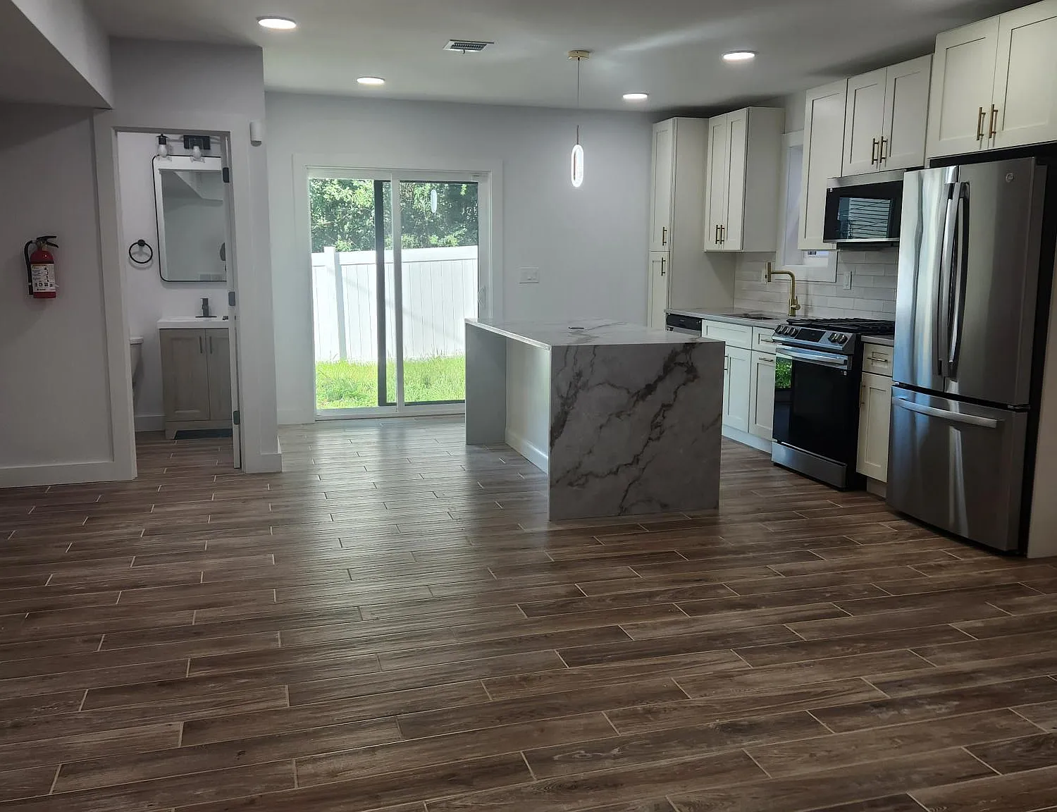 3 bed, 2.5 bath, $3,500 — Photo 3