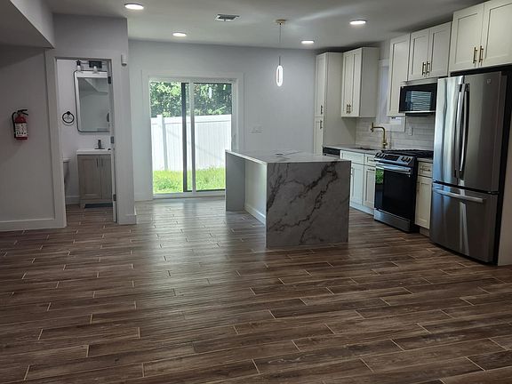 3rd image of 342 17th Ave #1