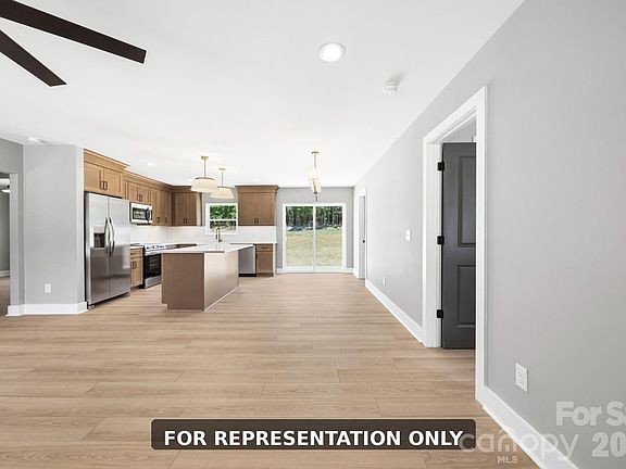 3rd image of 1247 Magnolia St