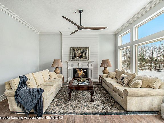 3rd image of 16923 Willowbrook Dr