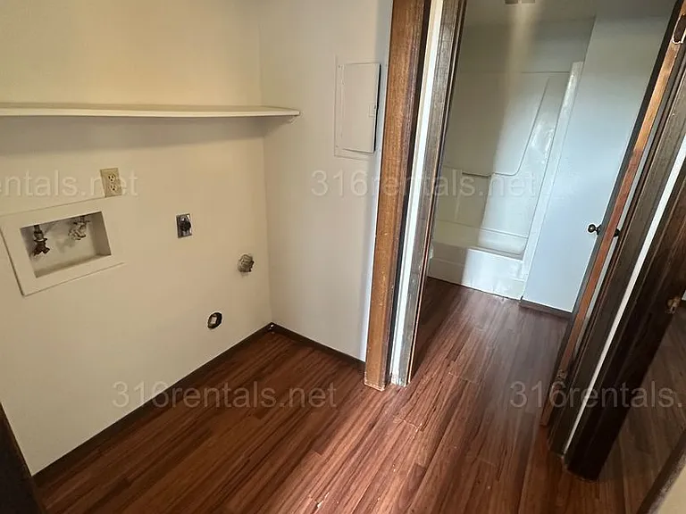 333 E Marion Ct — Photo 8