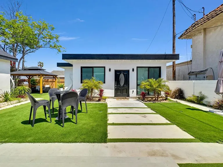 Ellis Ave — Photo 24