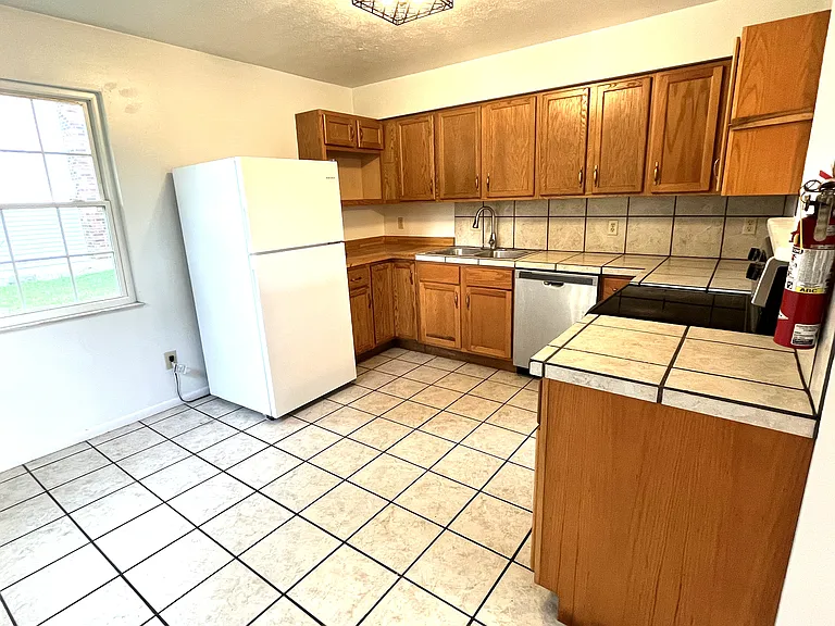 1020 Arrowhead Dr — Photo 1