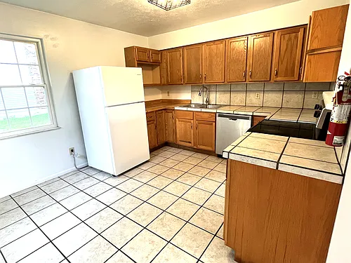 1020 Arrowhead Dr Photo 1