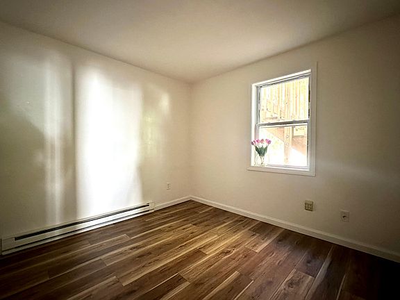 4th image of 21 E Bartlett St #6