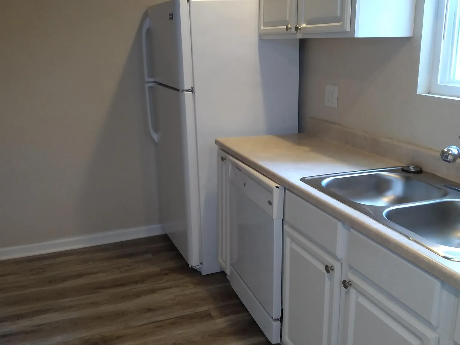 301 Greenbriar Rd - 2 — Photo 3