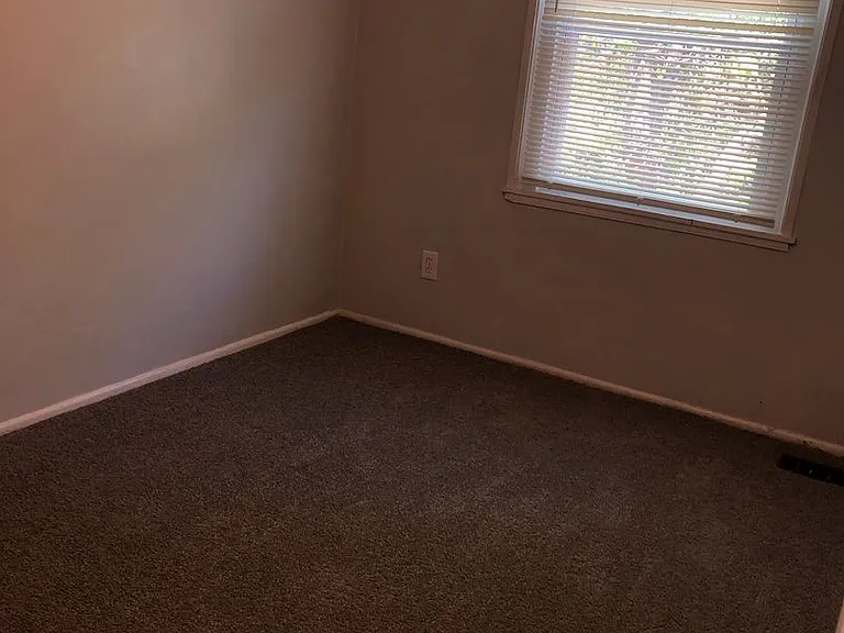 2563 Southdene Ave — Photo 8