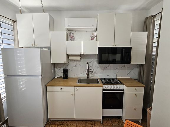 2nd image of 625 Calle Artico #B