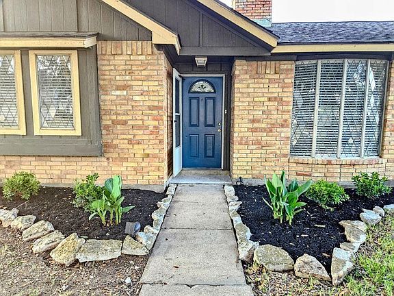 3rd image of 21302 Park Mount Dr