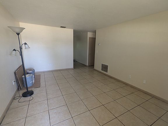2nd image of 1062 Orienta Ave