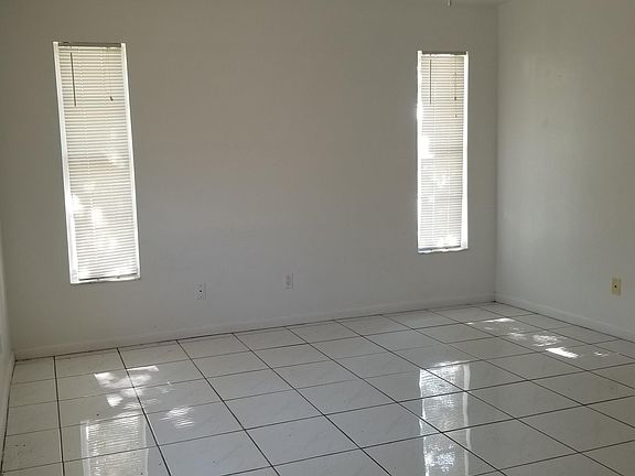 5th image of 246 SW 36th Ter