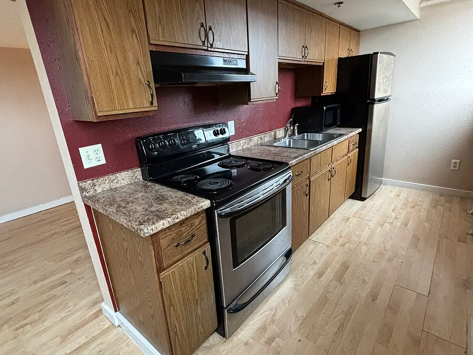 313 N 3rd Ave E #402