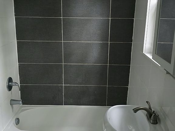 5th image of 121 Chestnut St #1R