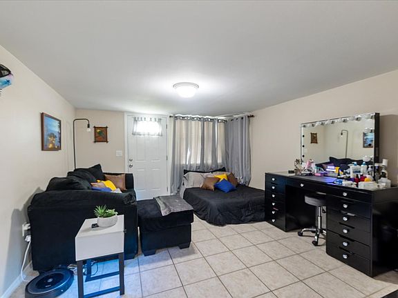 5th image of 307 Winfield Way Unit B