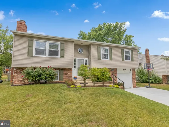 12 Yew Rd, Newark, DE 19702