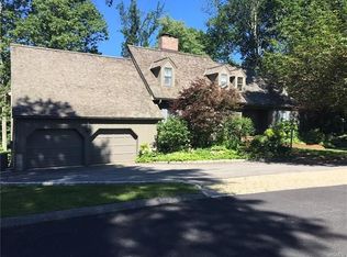 28 Hunt Farm Rd, New York, NY 10597