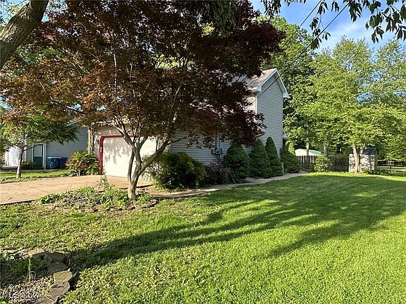 3rd image of 615 Ferndale Ave