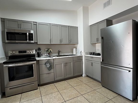 4th image of 2934 India Palm Dr