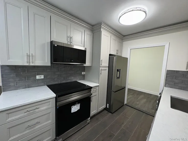 15 Stewart Pl #3D — Photo 16