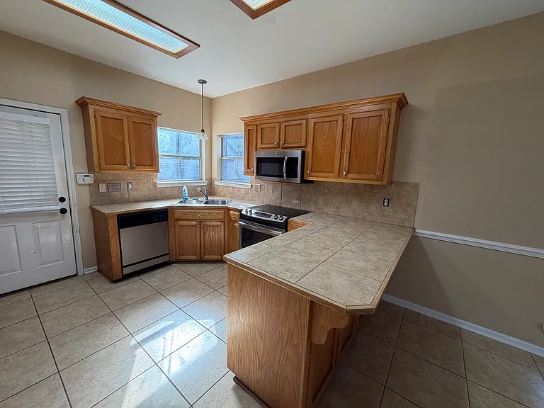 18504 Perkins Oak Rd — Photo 9