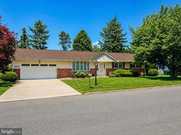 7515 Woodbine Rd, Macungie, PA 18062