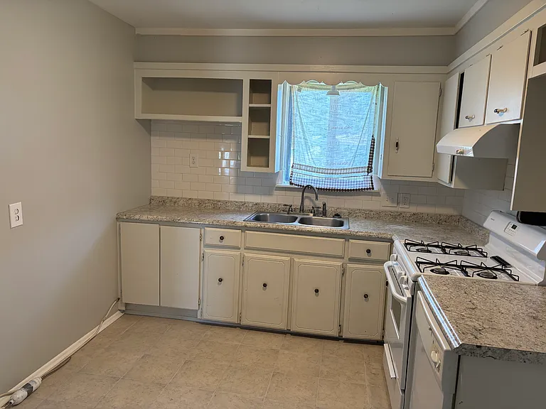 413 W Nashville St — Photo 4