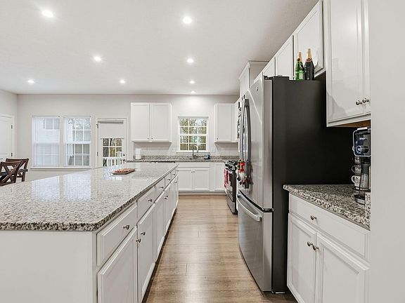 3rd image of 6828 Frey Ln