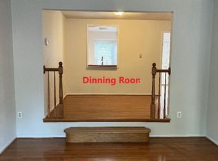 9714 Lakepointe Dr, Burke, VA 22015