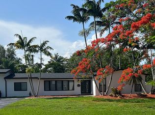 8205 SW 163rd St, Palmetto Bay, FL 33157